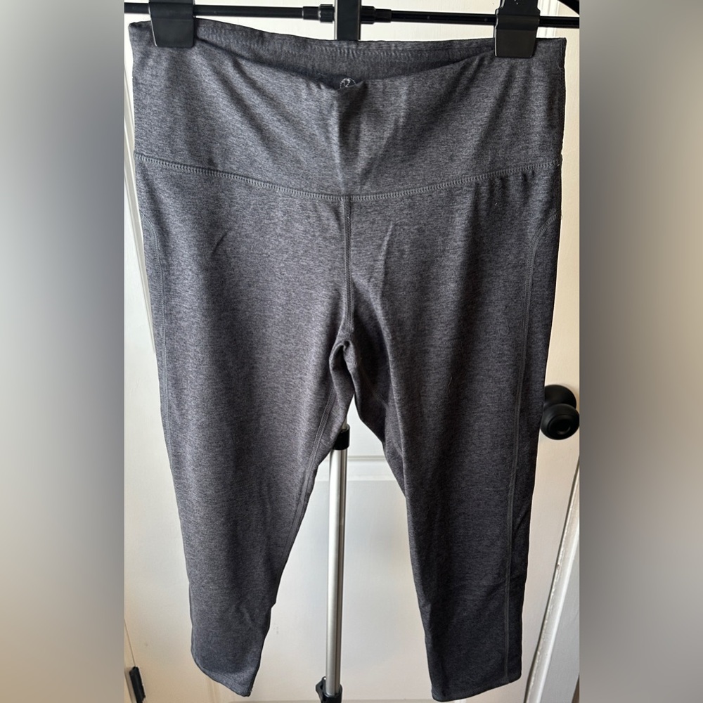 Threads 4 Thought Women’s Capri Leggings Dark Grey Size M